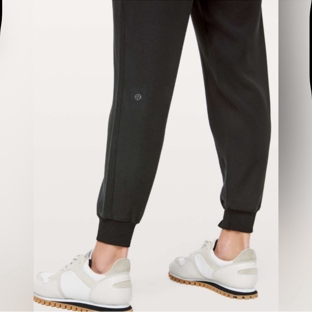 Lululemon On The Fly Joggers Womens Size 6 Black Athletic Pants Athleisure Yoga - Picture 2 of 13